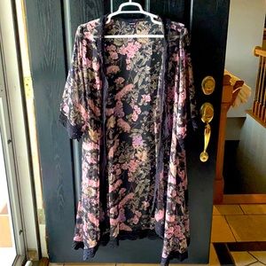 Torrid Black/Pink Long Lace Lined Floral Kimono